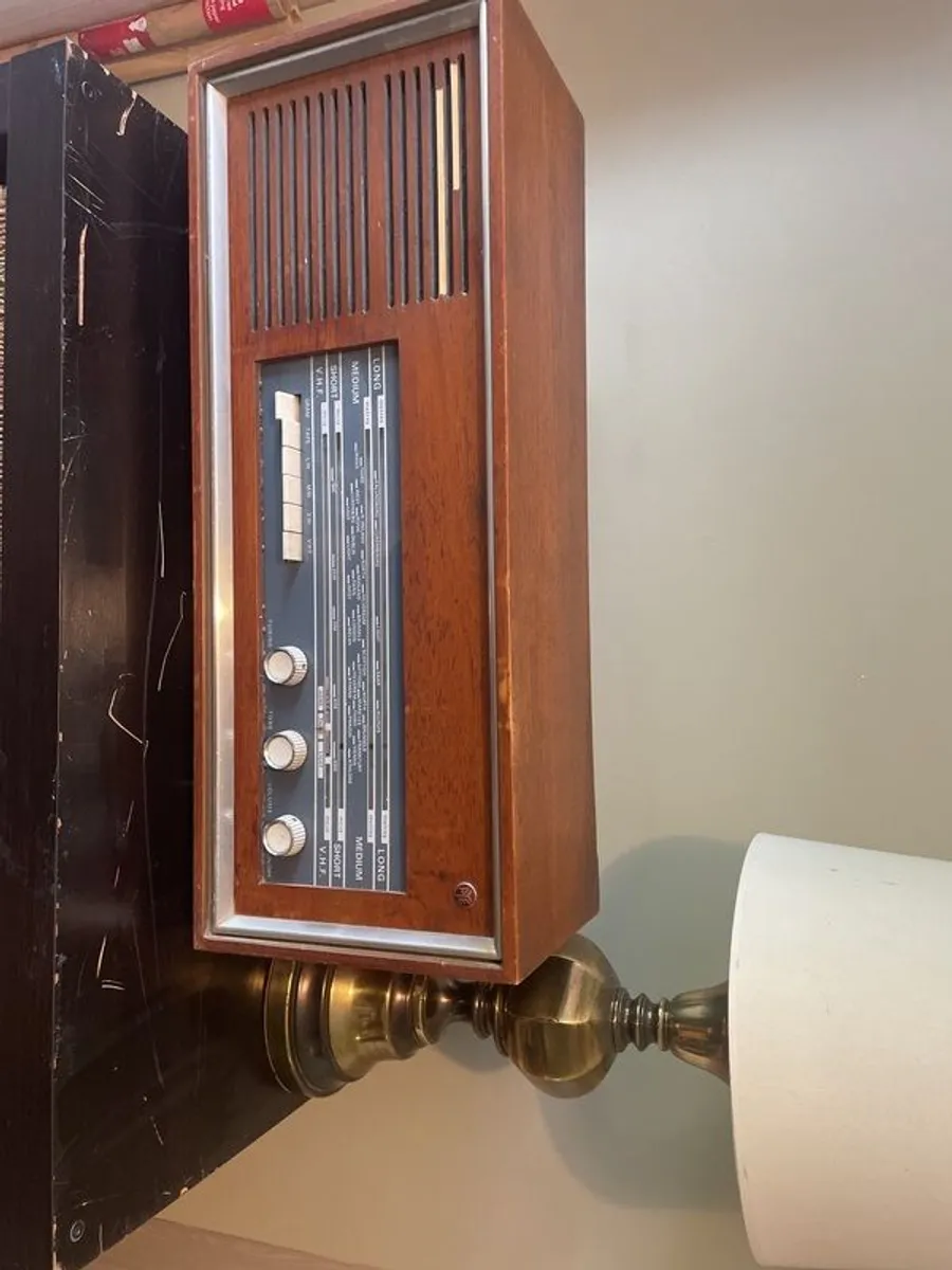Antique radio for sale.  Collector may  be interested. Needs to be rewired - Image 1