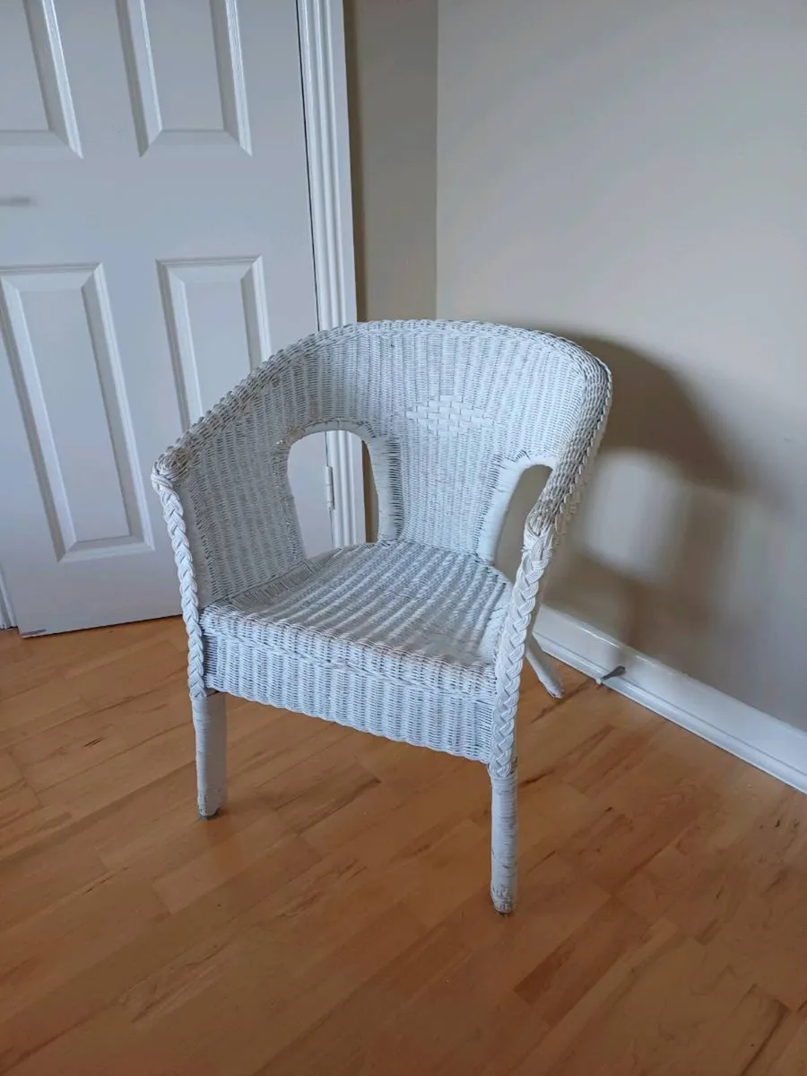 Wicker chair - Image 1