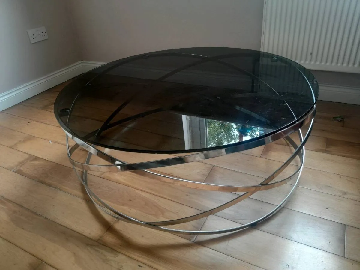 Italian Leather Sofa/Beautiful coffee table - Image 4