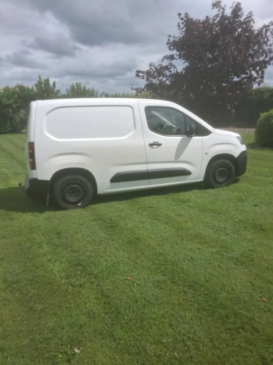 212 berlingo van - Image 1