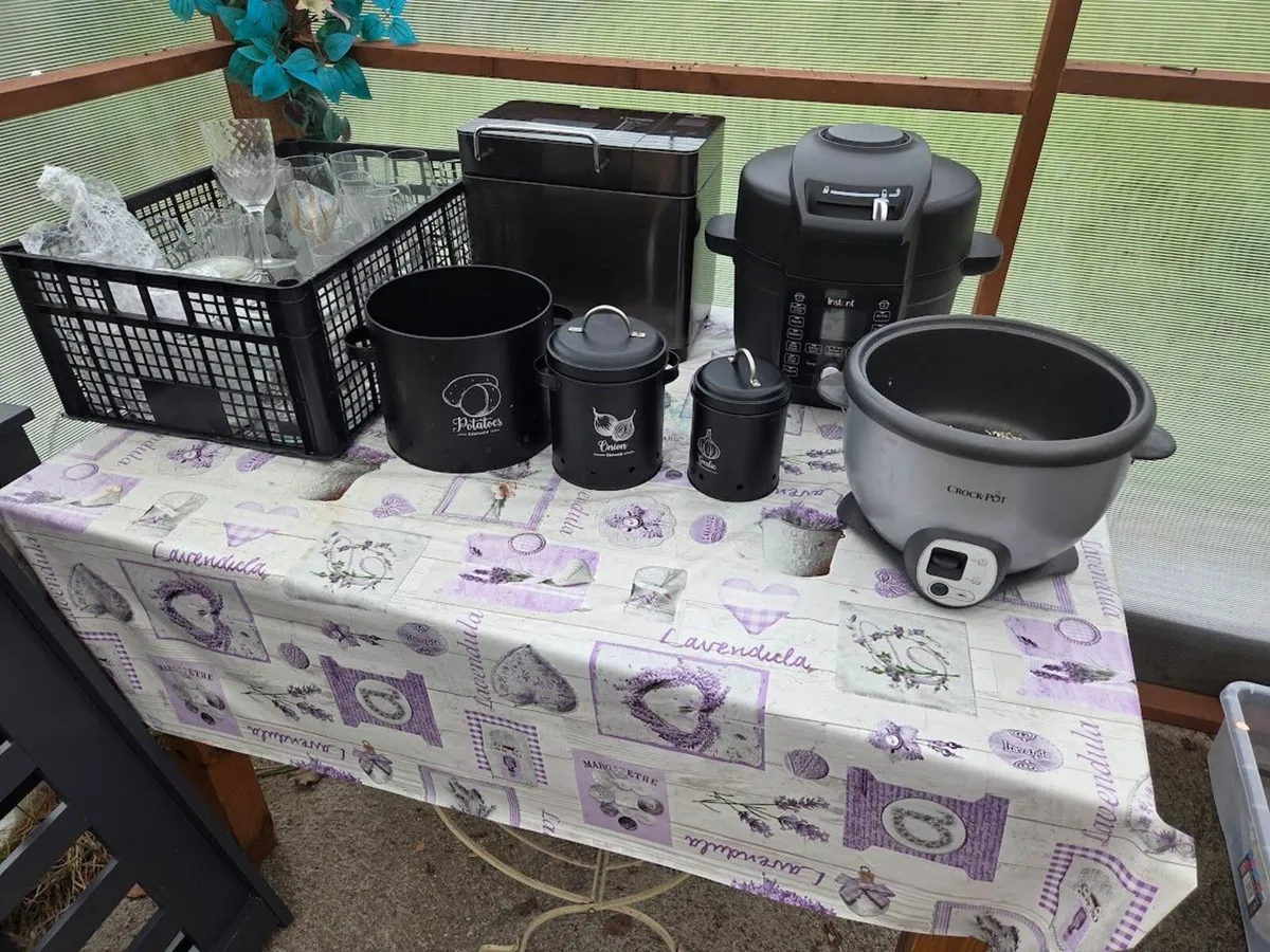 Kitchen Appliances, Glassware & Storage Tins - Image 1
