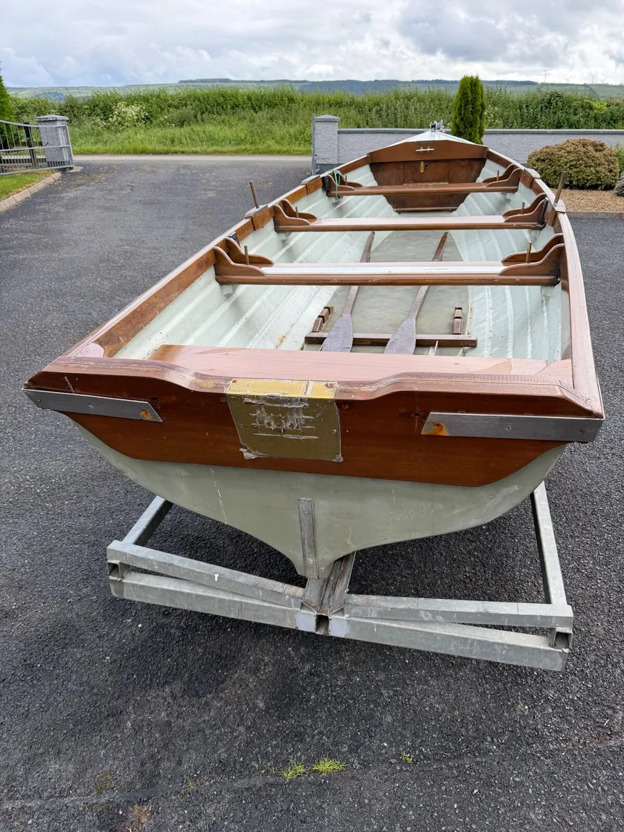 Boat and trailer - Image 2