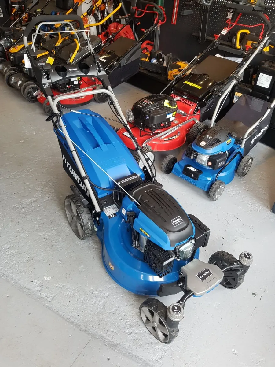HYUNDAI 20''SWIVELL LAWNMOWER - FOR SALE - Image 1