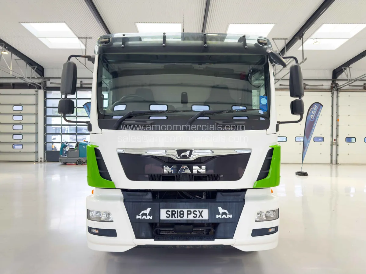 2018 (18) MAN TGM 26.320 DROPSIDE BLOCK GRAB - Image 2