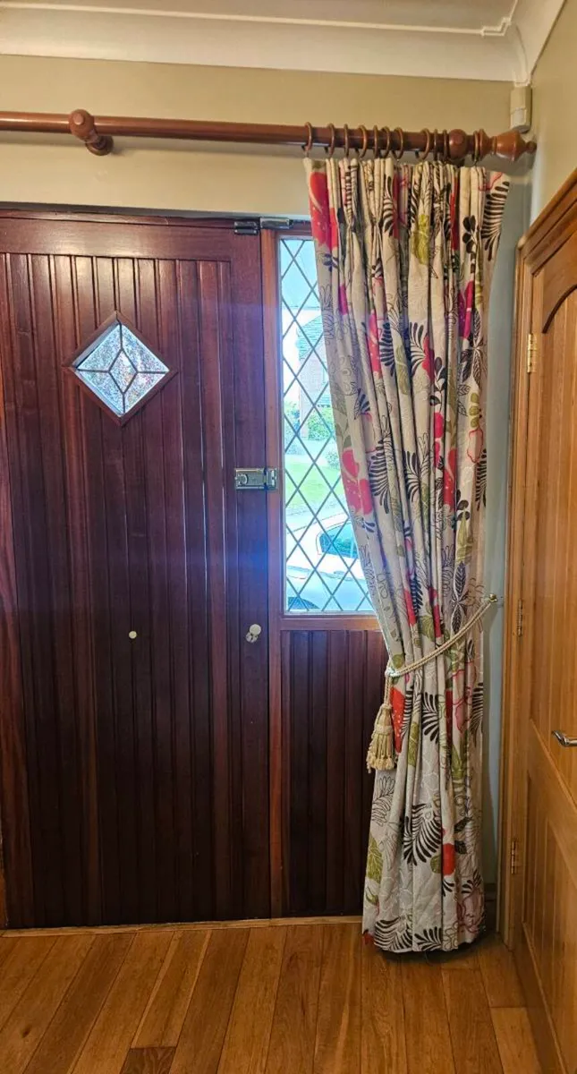 Hall and window curtains - Image 2