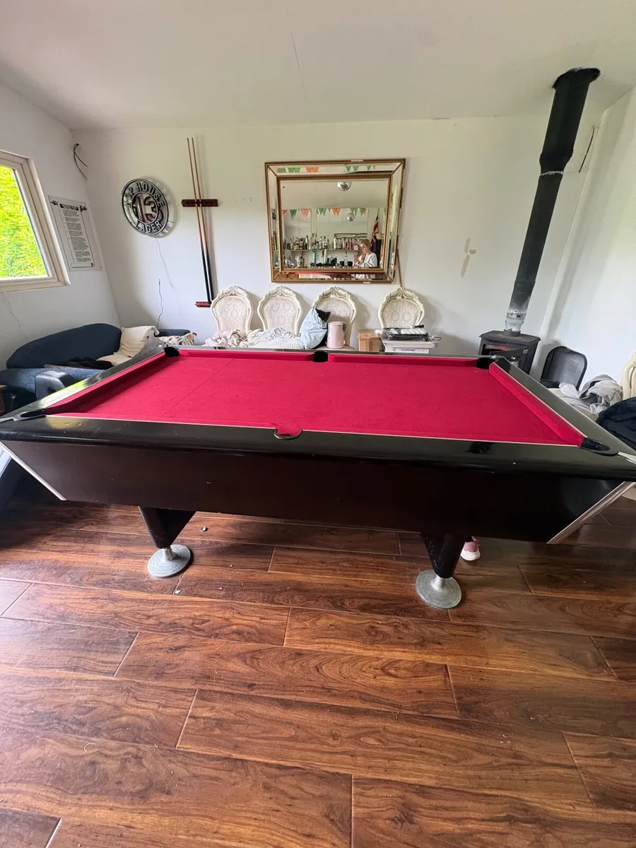 Pool table - Image 1