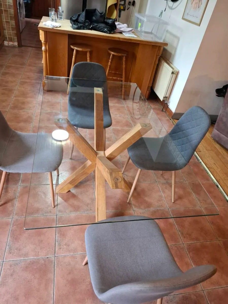 Kitchen table - Image 1