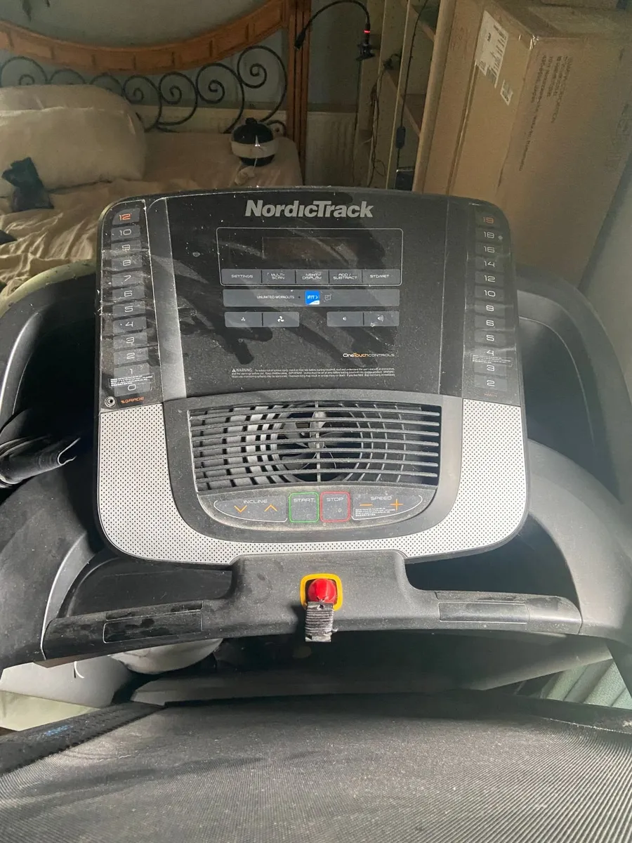 Rarely used Nordic Track s25i treadmill - Image 3