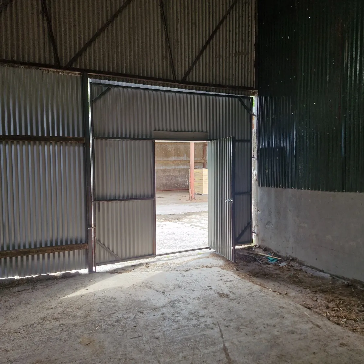 Yard / storage sheds/workshop shed to convert and - Image 3