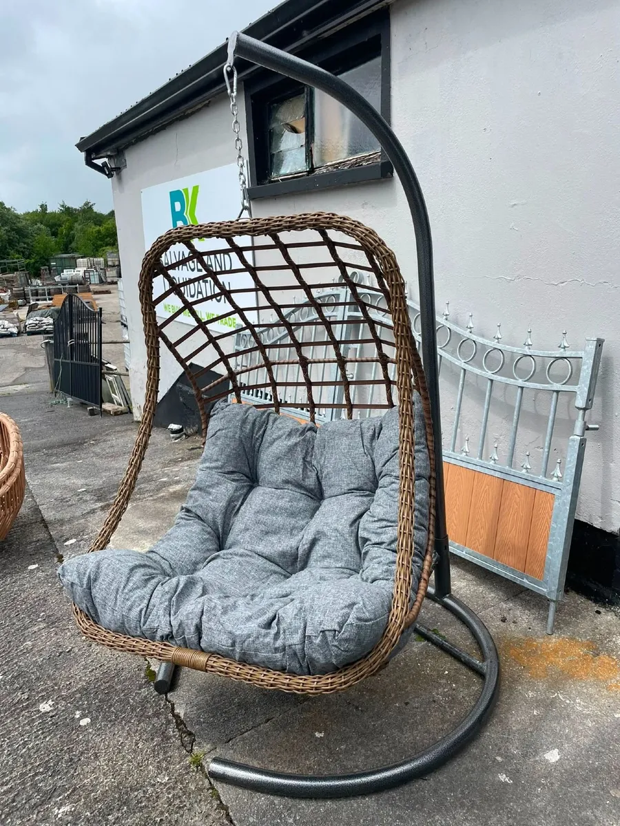 EGG CHAIRS - Image 3