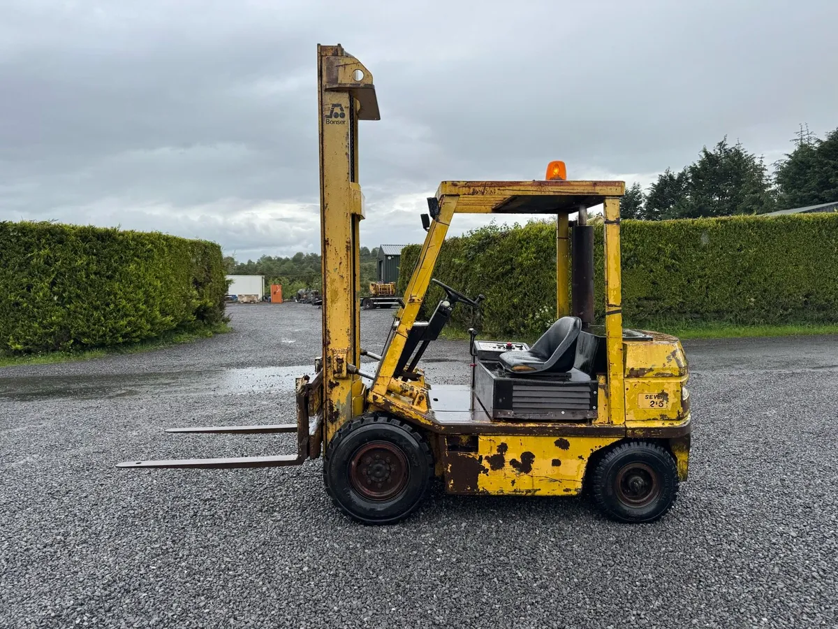 Bonser 2.5 ton diesel forklift - Image 1