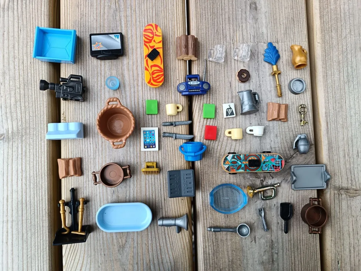 Assorted playmobil furniture - Image 3