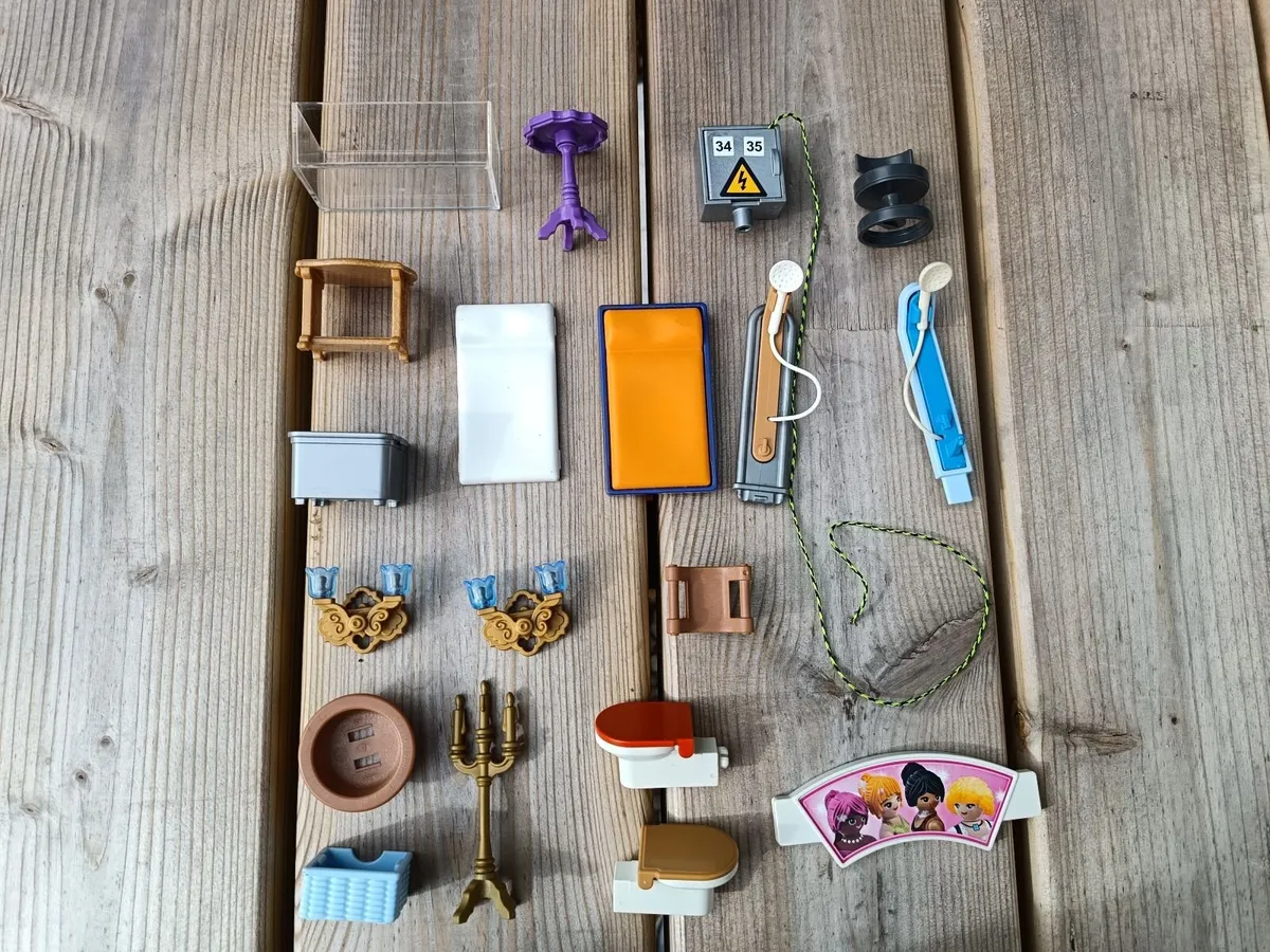 Assorted playmobil furniture - Image 4