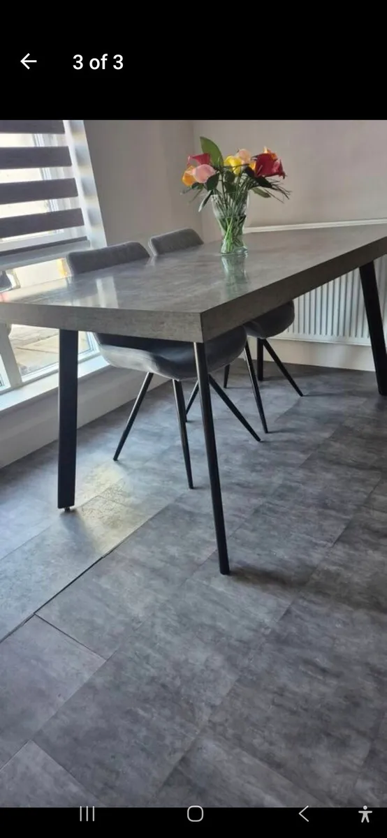 Kitchen table - Image 1