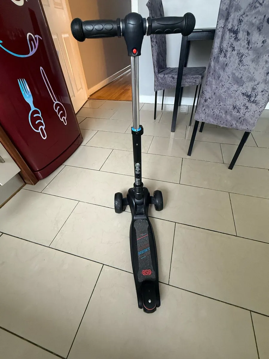 Kids scooter - Image 1