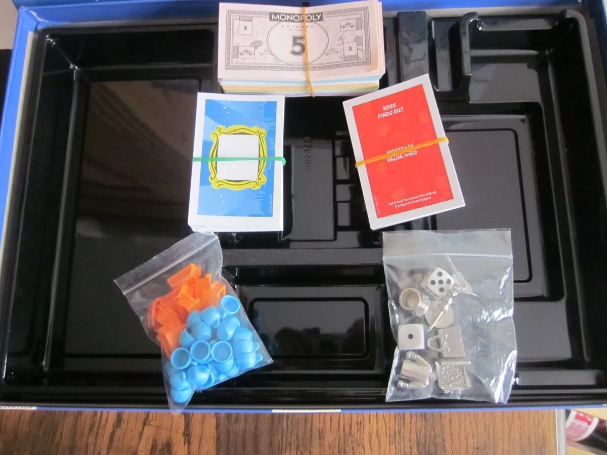 Monopoly Friends The TV series Board Game - Image 4
