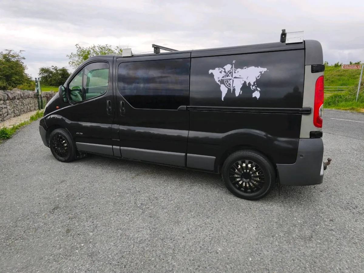 Renault Traffic campervan - Image 2
