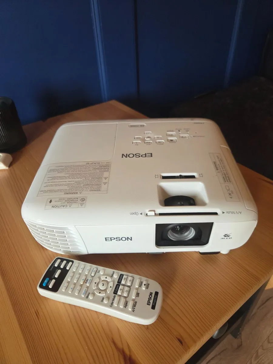 Epson EB-FH06 Projector PLUS 80" motorised screen - Image 2