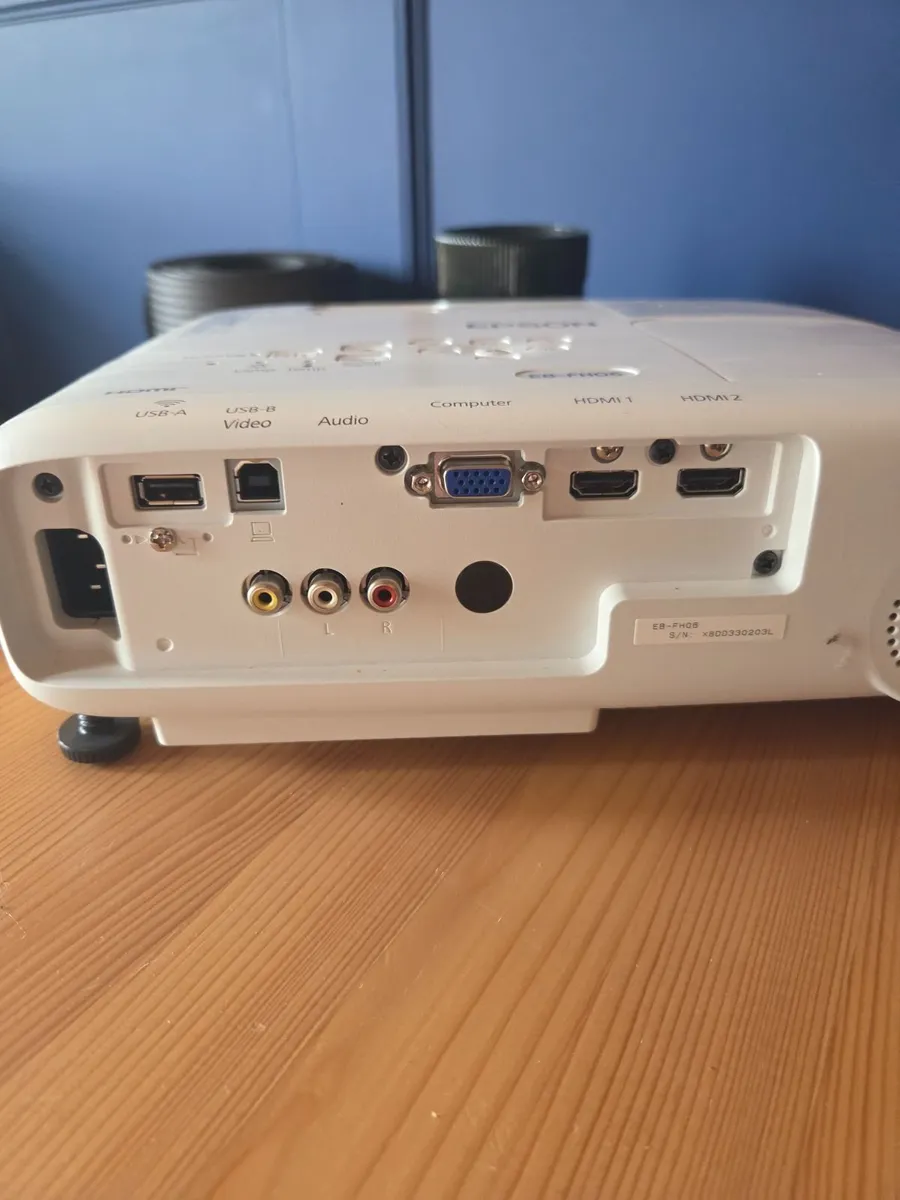 Epson EB-FH06 Projector PLUS 80" motorised screen - Image 3