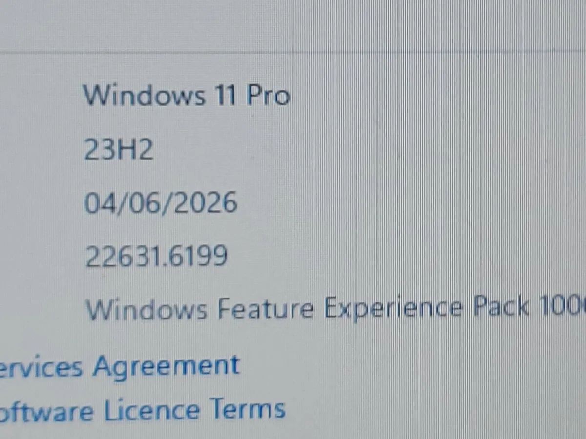 Acer Travelmate P276 Series 17" Laptop, Model ZYW - Image 3