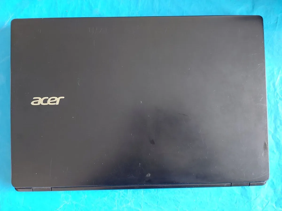 Acer Travelmate P276 Series 17" Laptop, Model ZYW - Image 4