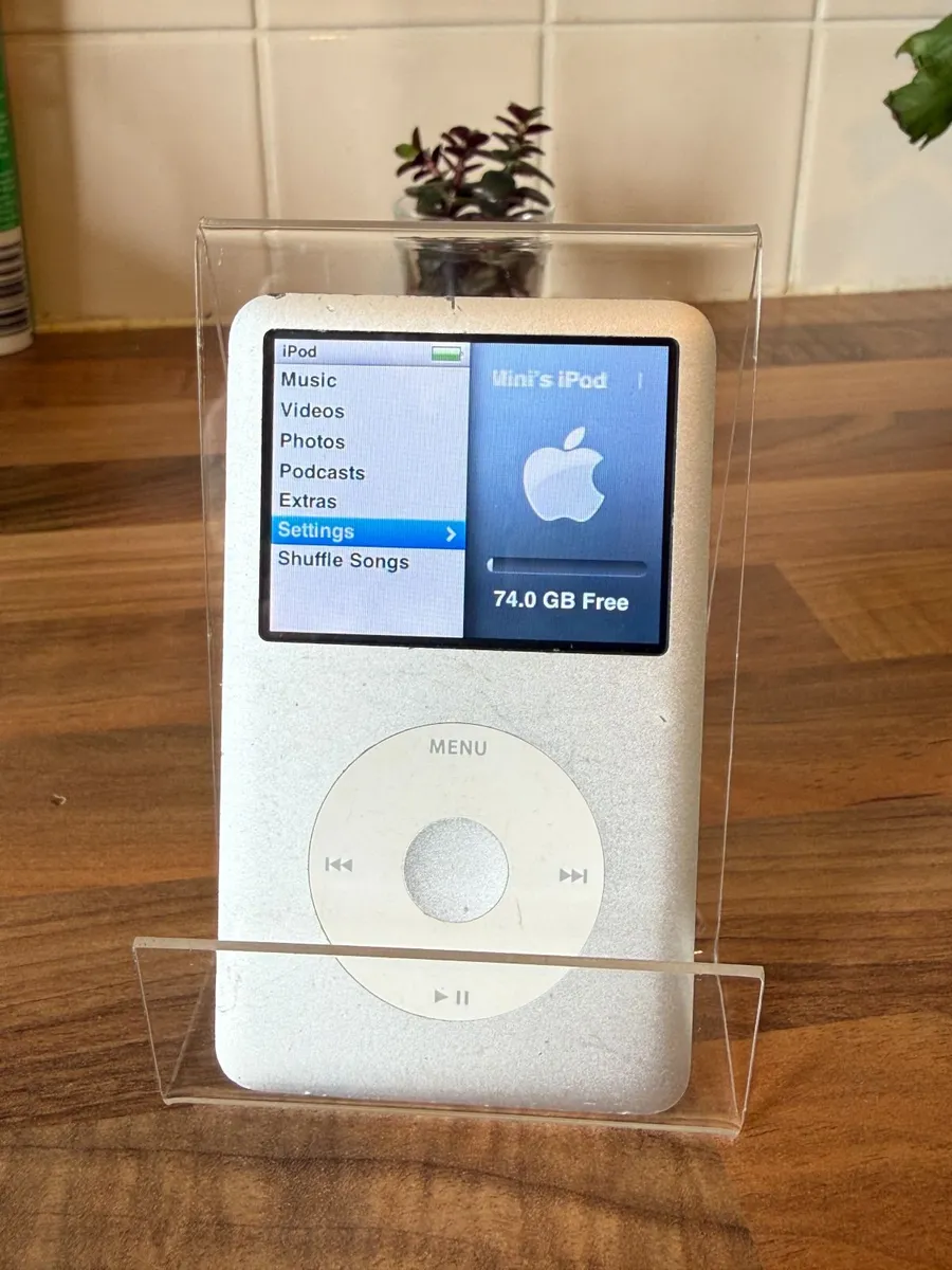 iPod Classic 6th Gen 80GB - Image 1