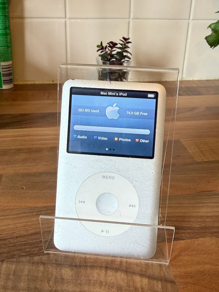iPod Classic 6th Gen 80GB - Image 2