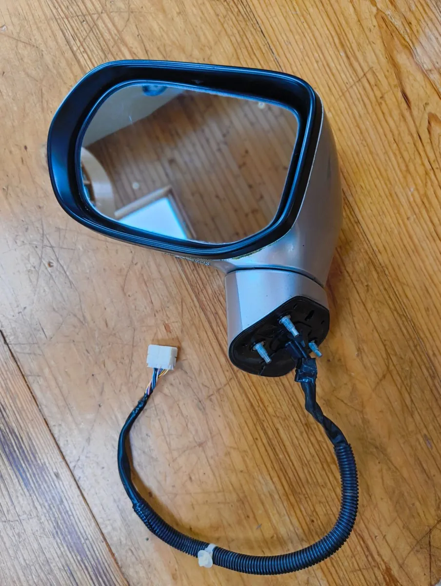 Wing mirror fits Honda Civic Saloon 2009 - Image 1