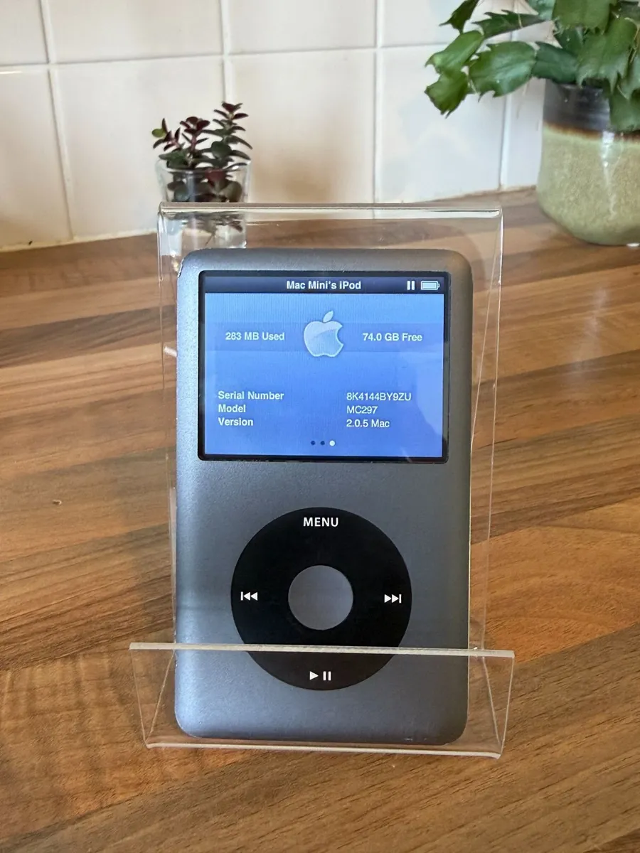 iPod Classic 6th Gen 80GB - Image 1