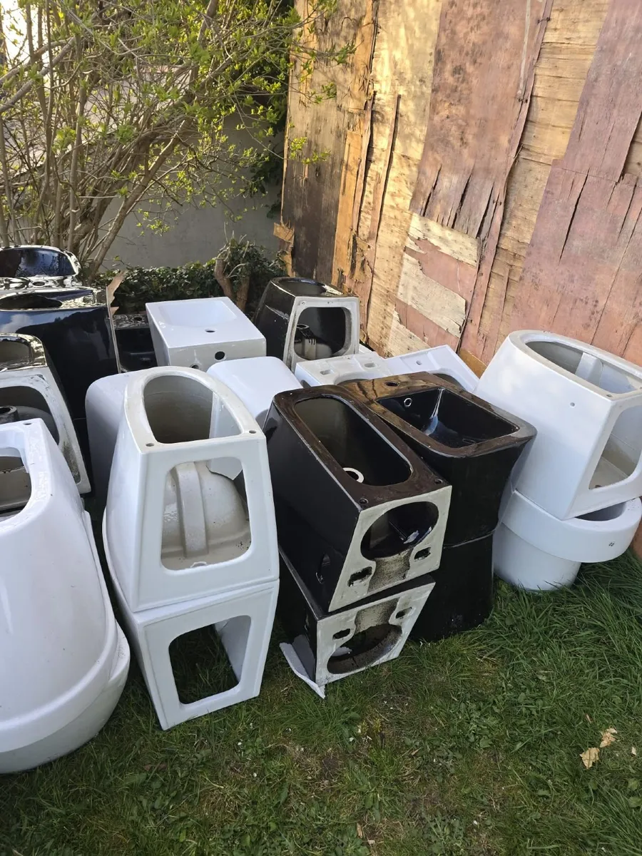 Bidets & Mounting Frames – €300 - Image 1