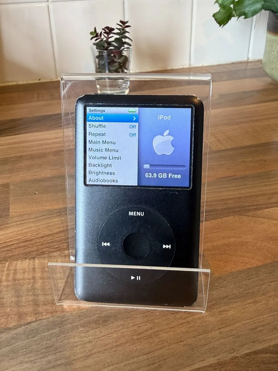 iPod Classic 6th Gen 80GB - Image 2