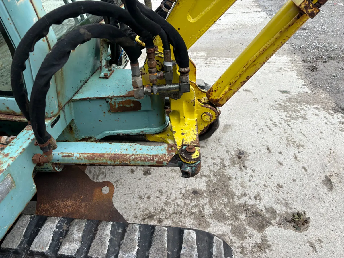 3.5 ton digger - Image 4