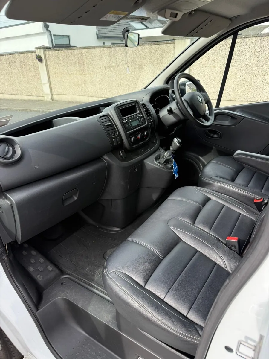 Renault traffic - Image 4