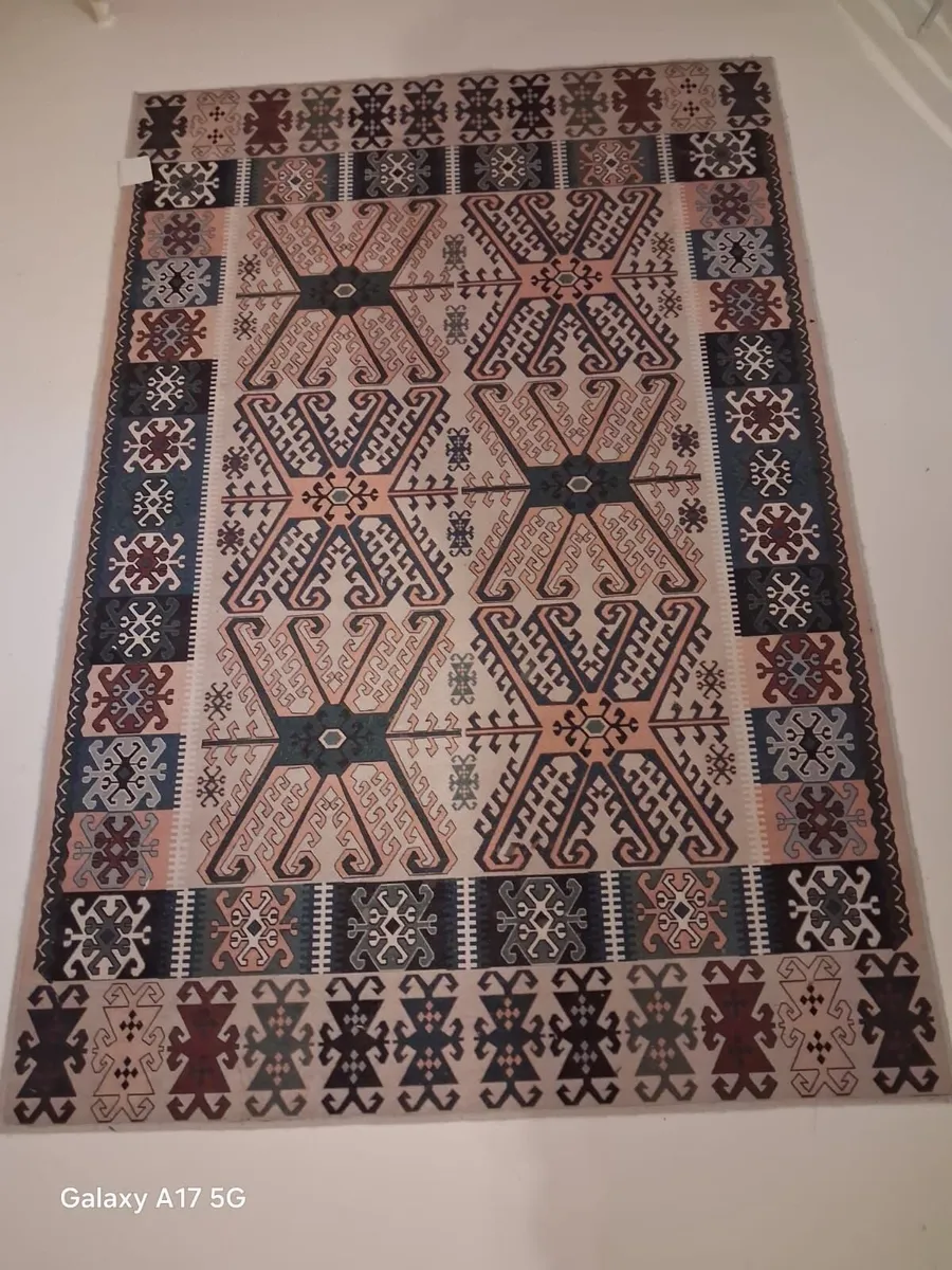 4 washable mats (2 runners and 2 medium mats) - Image 1