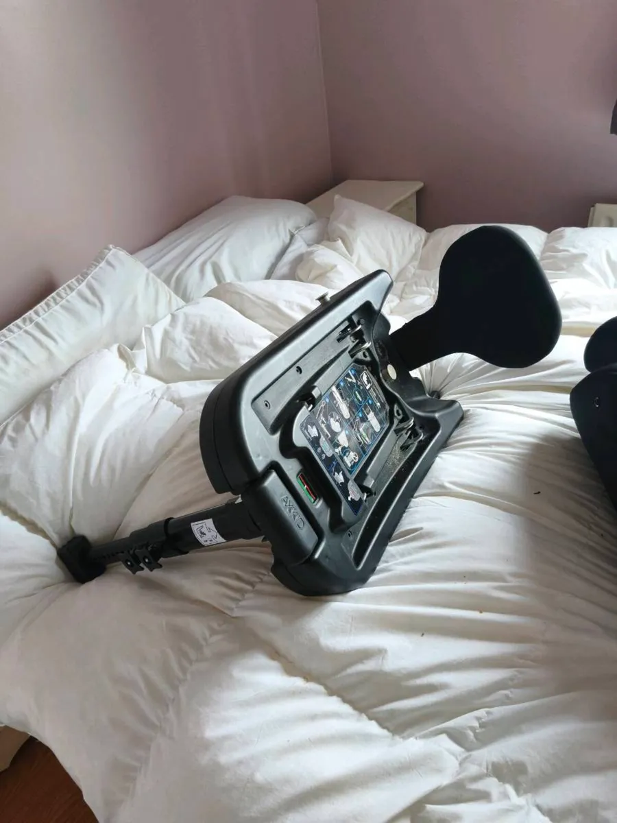 Child's car seat - Image 2