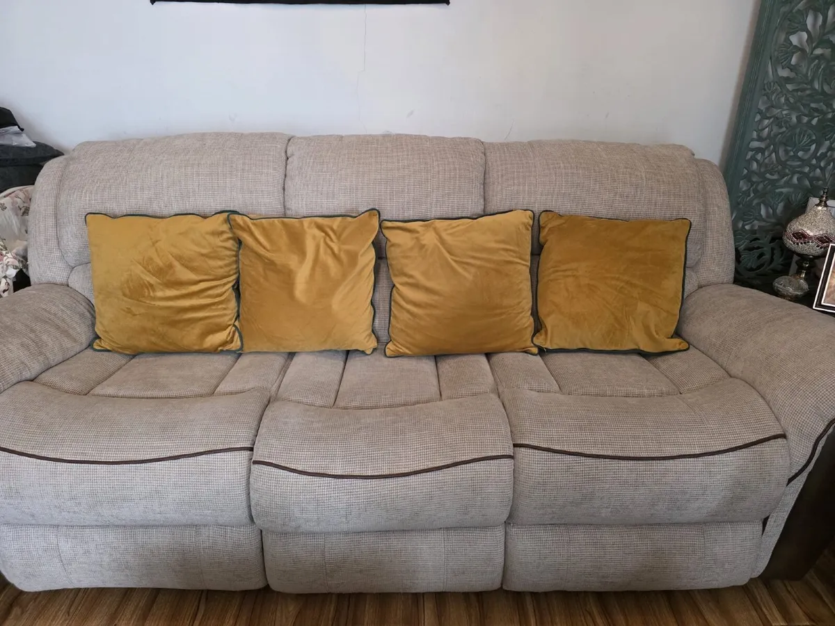 2nd hand sofa for sell - Image 1