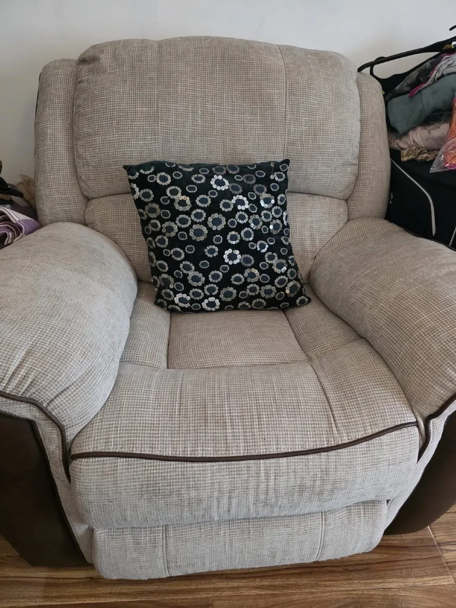 2nd hand sofa for sell - Image 3