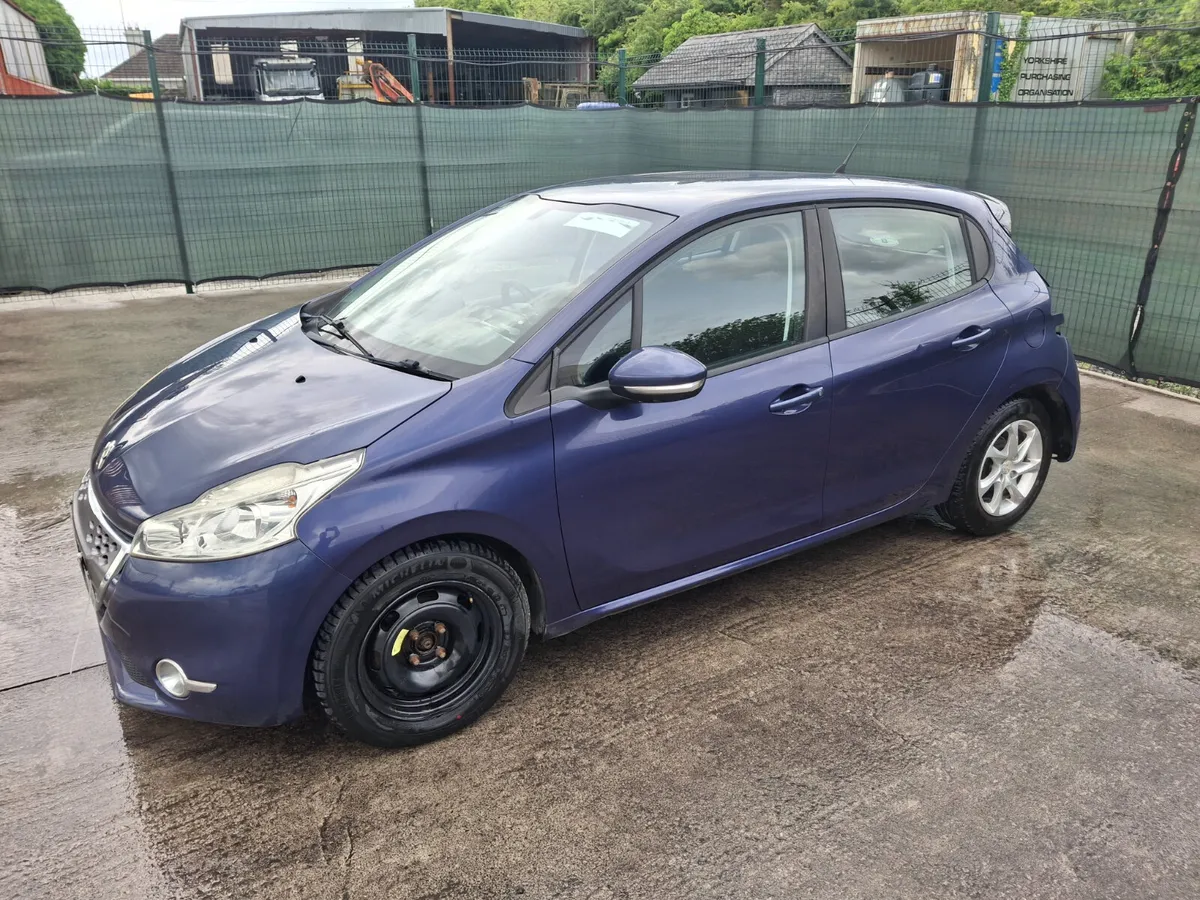 2013 Peugeot 208  1.4 Diesel  Automatic - Image 4