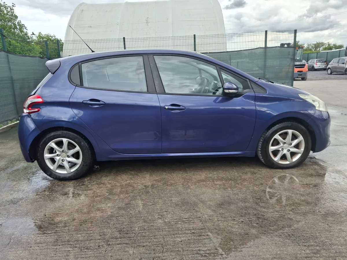 2013 Peugeot 208  1.4 Diesel  Automatic - Image 2