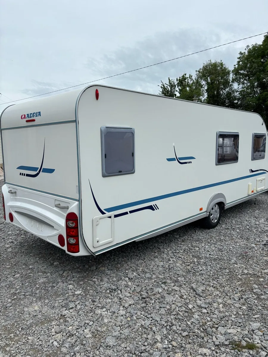 6 berth with fixed bed amazing condition - Image 3