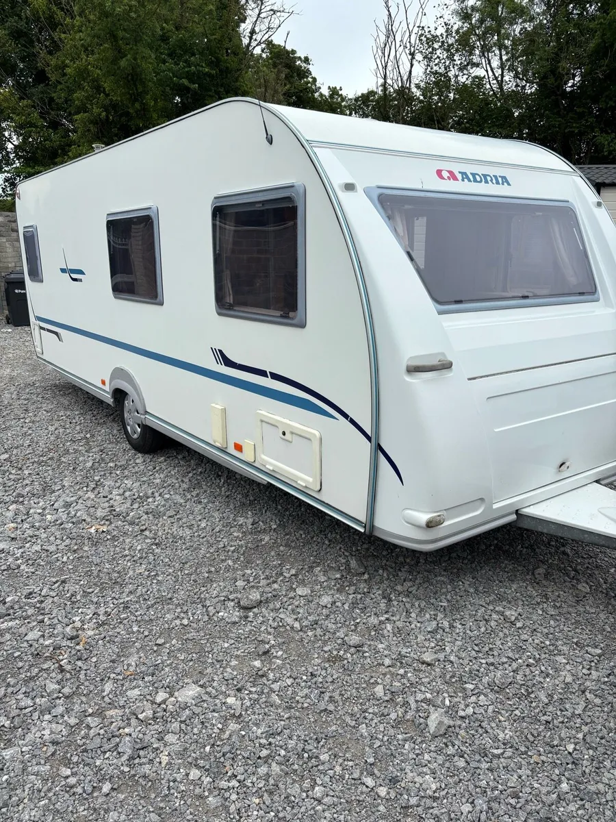 6 berth with fixed bed amazing condition - Image 4