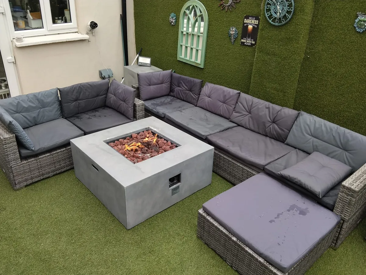 9 seater grey rattan set & Gas Fire Pit - Image 1