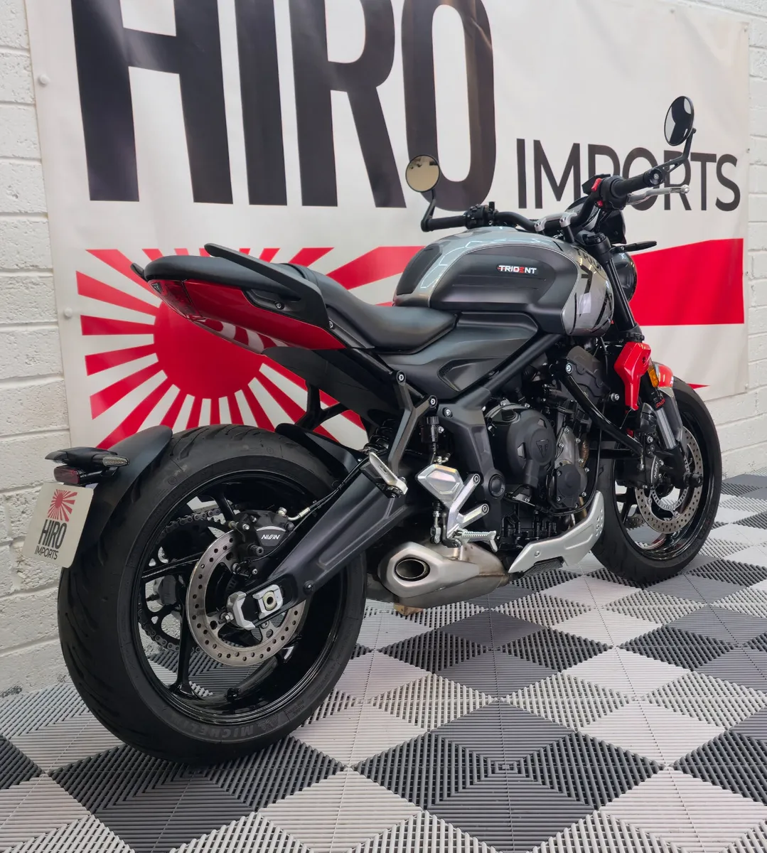 212 Triumph Trident - Image 3