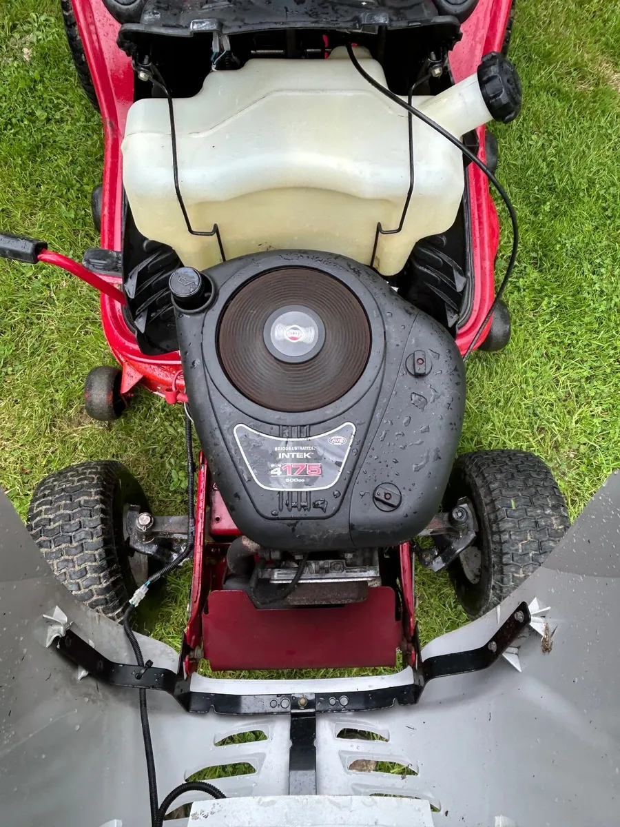 Ride on Lawnmower 17hp - Image 2