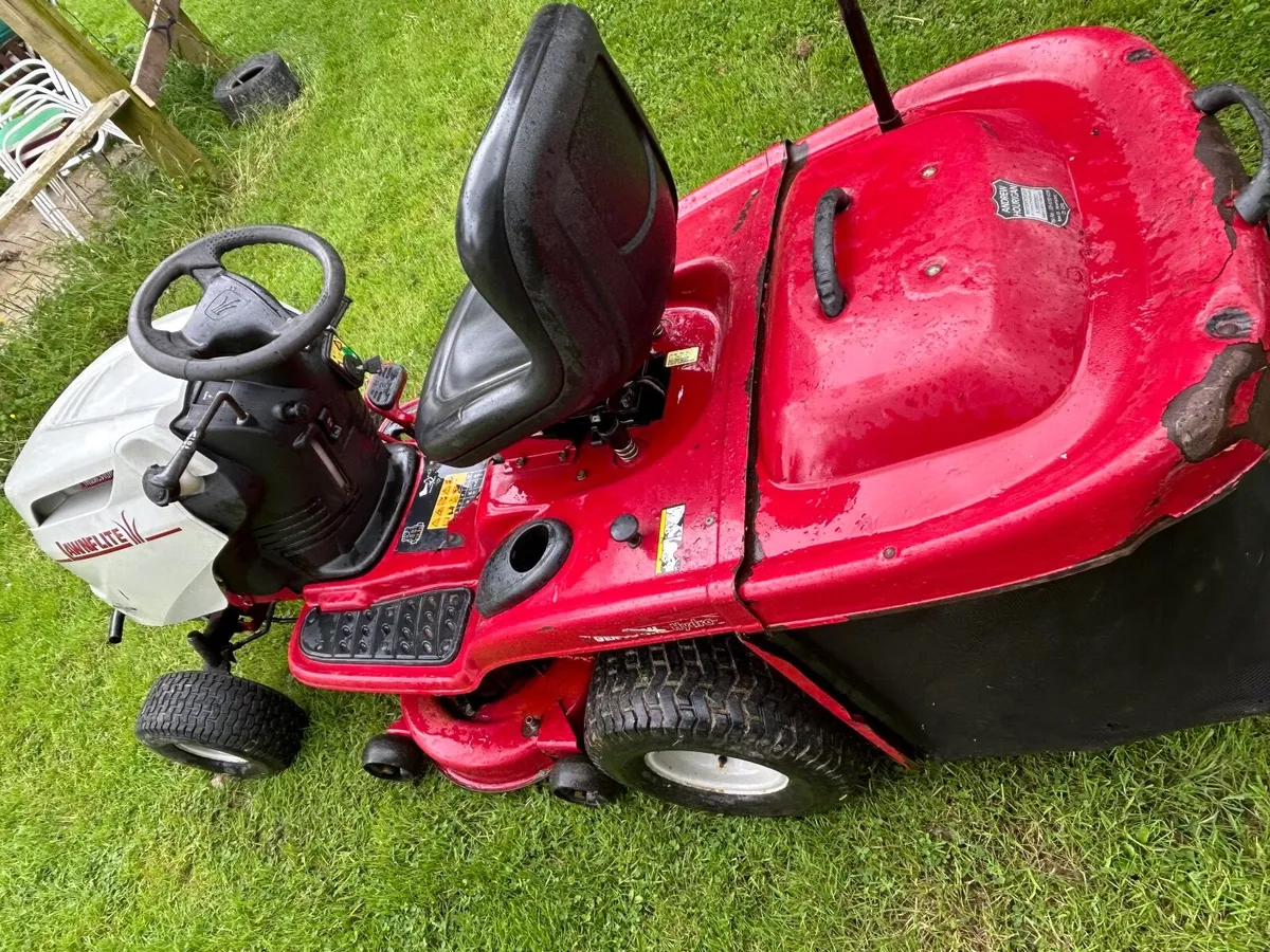 Ride on Lawnmower 17hp - Image 3