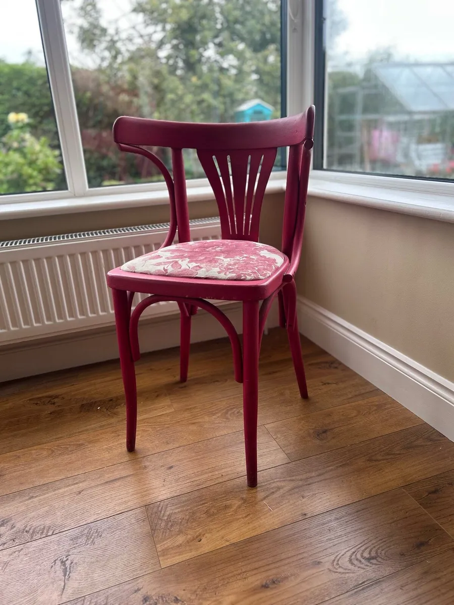2 cottage chairs - Image 1