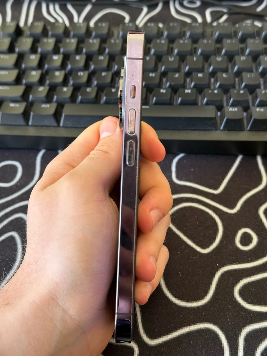 iPhone 14 pro 128 + 5 cases - Image 3
