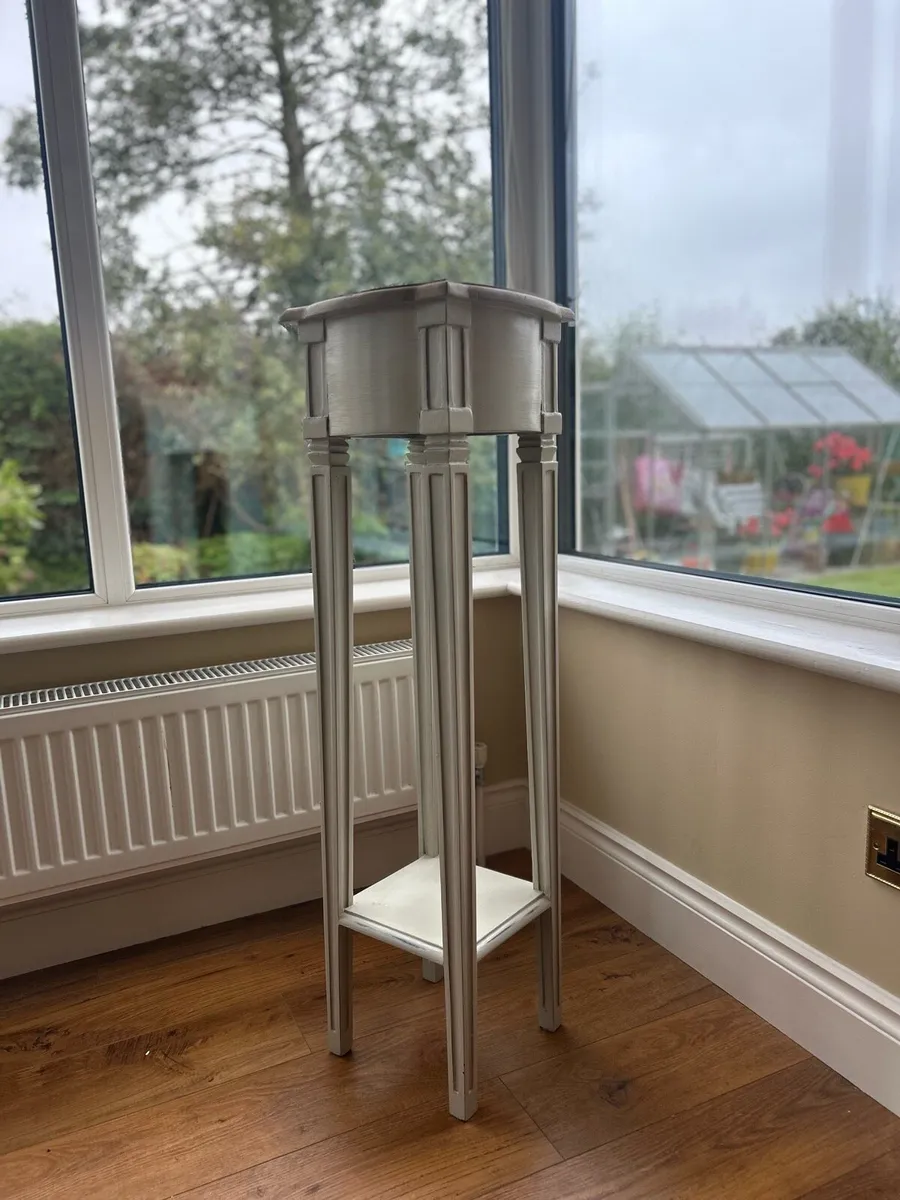 4 lamp tables - Image 1