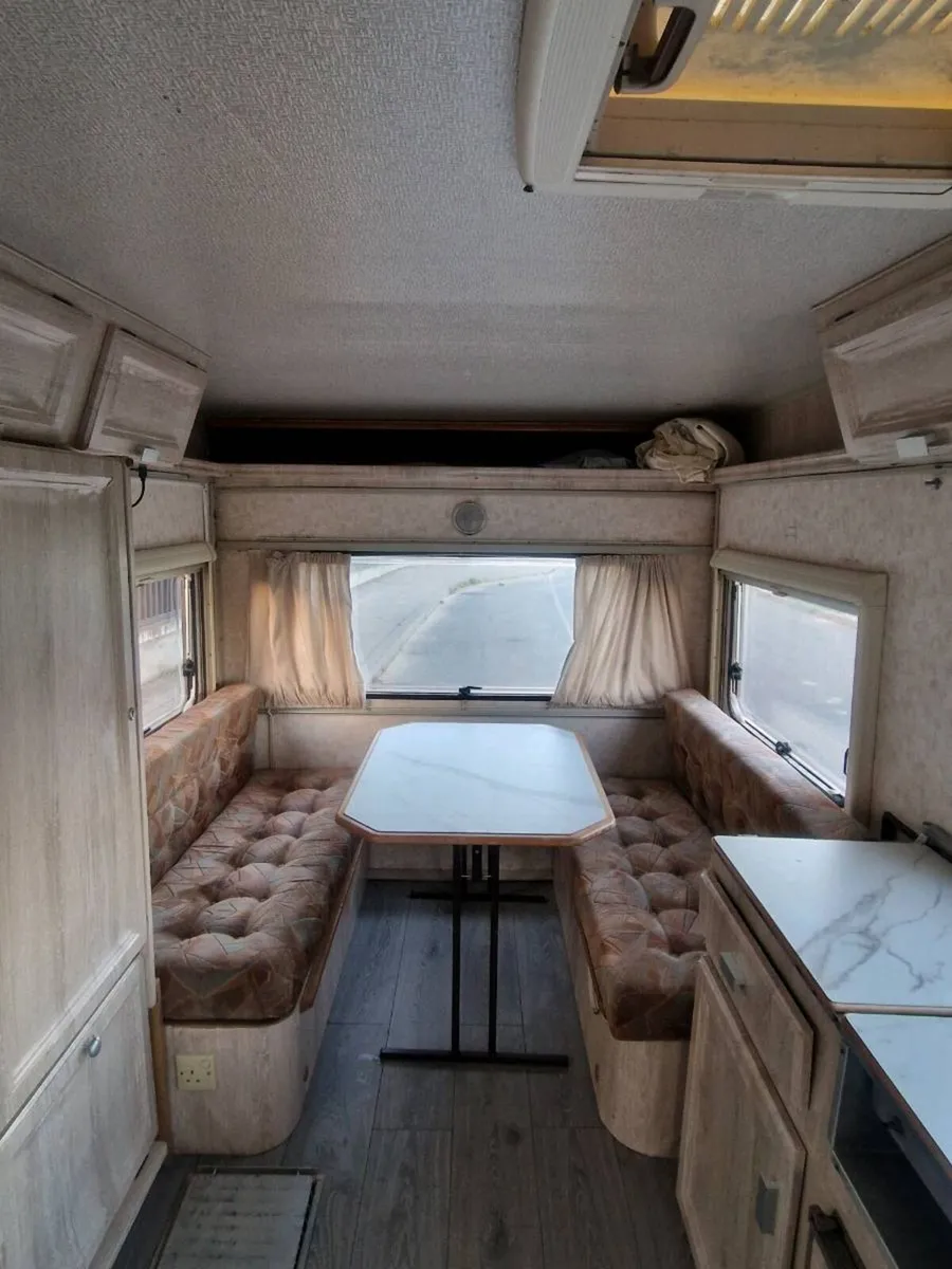 Caravan - Image 3