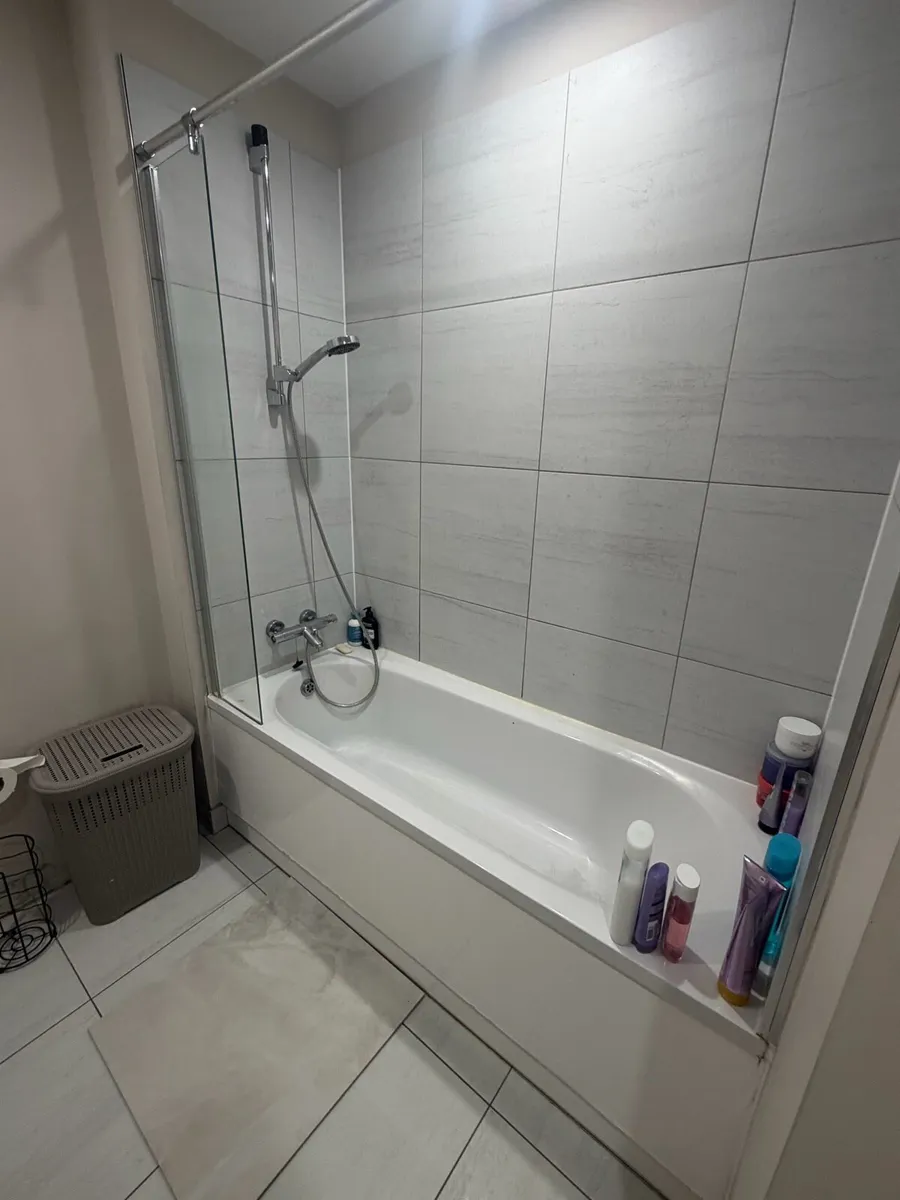 Bathroom essentials - Image 1